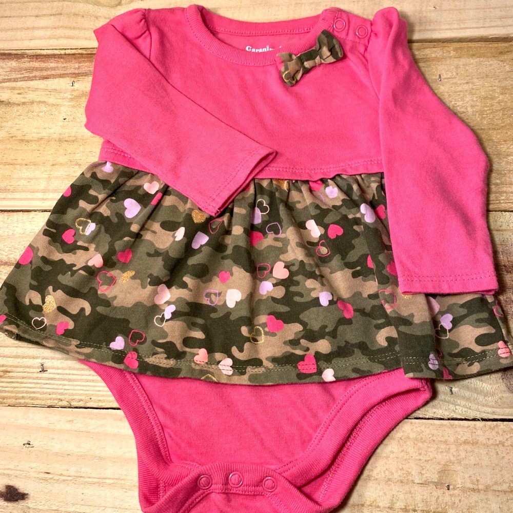 🌻$3 BUNDLE DEAL🌻 Garanimal’s Girly Army Onsie